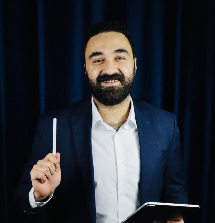 أستاذ / عصام محي